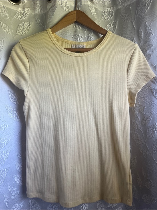 Universal Thread Tops - Universal Thread Short-Sleeve Ribbed Crew Tee - Light Yellow
